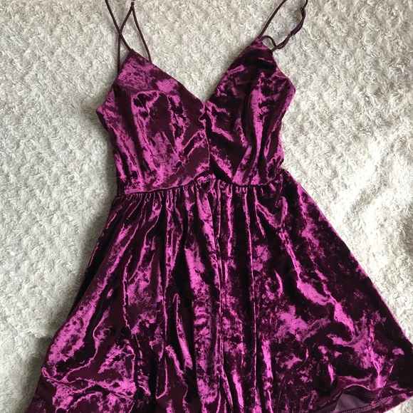 Urban Outfitters Velvet Romper Size Small NWOT - Picture 2 of 5